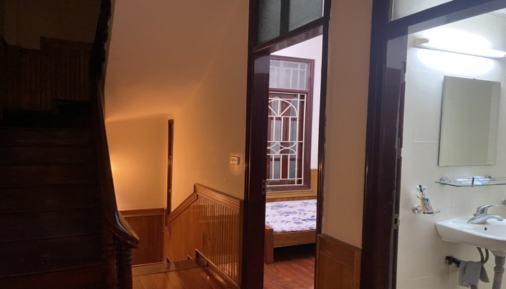 Cho thuê nhà ngõ ô tô phố Phan Văn Trường làm kinh doanh spa, online ,văn phòng kết hợp ở lại.